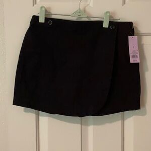 NWT Black Cotton stretch skort side zipper closure